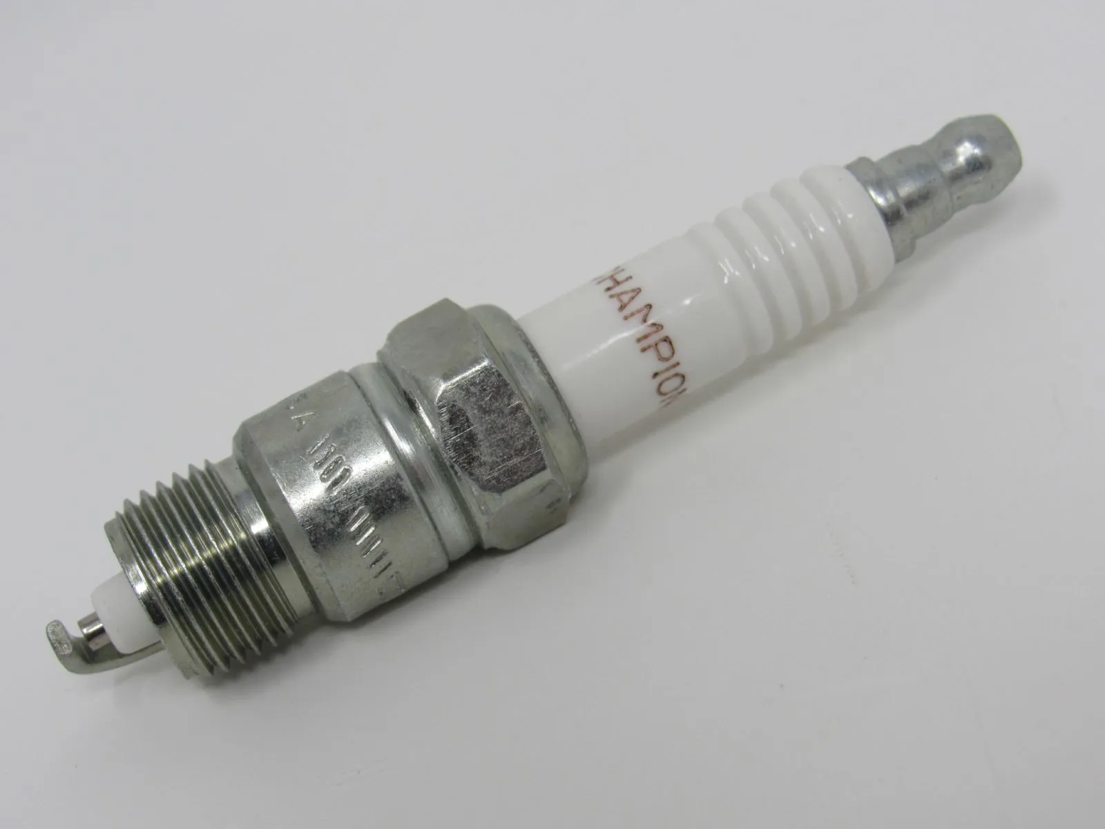 Champion Copper Plus Spark Plug 25 RV17YC -- New