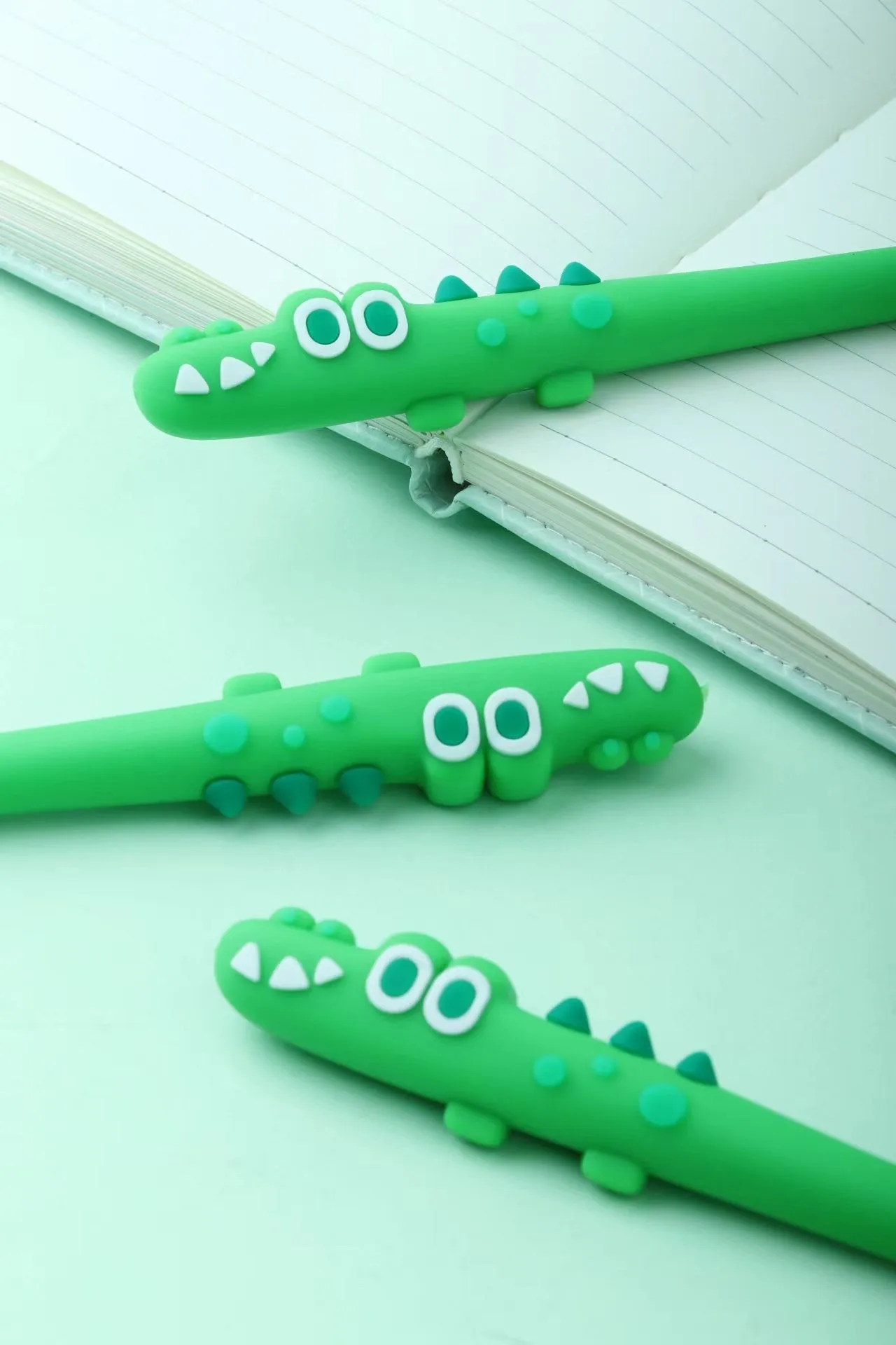 X 22478 CROCODILE GEL PEN-DISCONTINUED